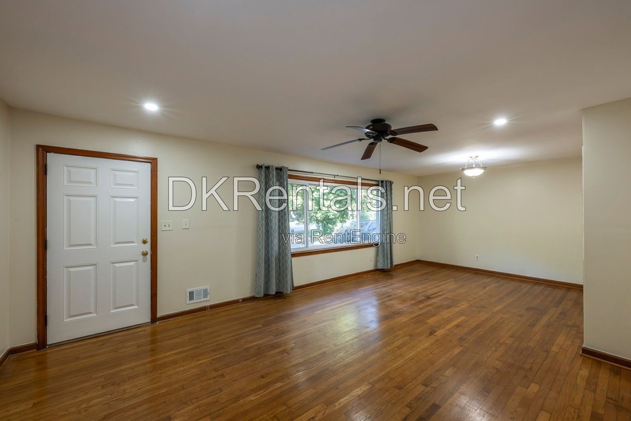 165 Charles Ave Se - Photo 7 of 24