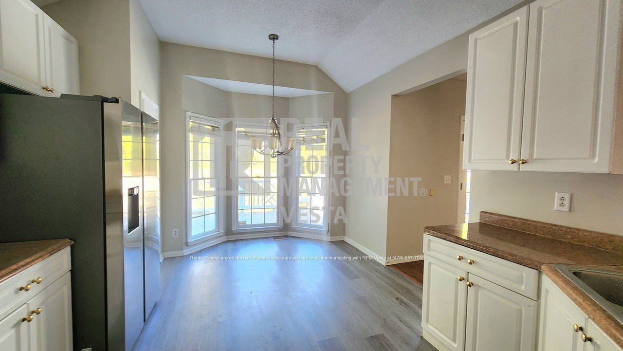 428 Ashville Dr - Photo 4 of 16