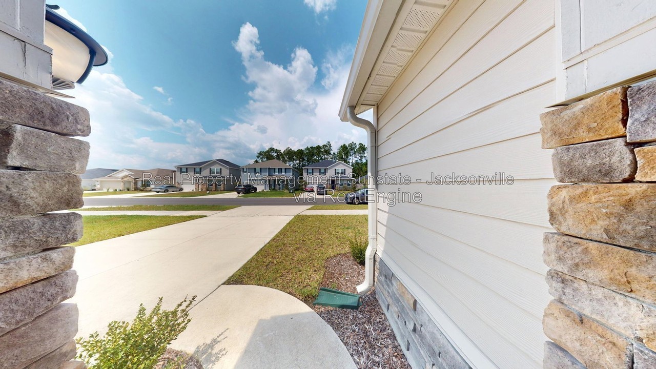 11172 Stapleton Dr - Photo 3 of 27