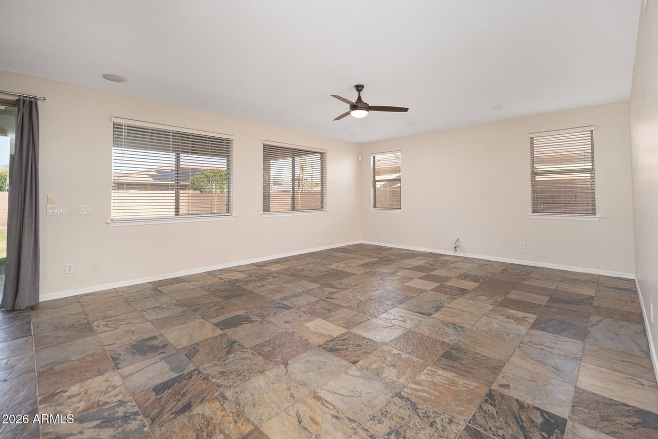 18320 W Banff Ln - Photo 6 of 37