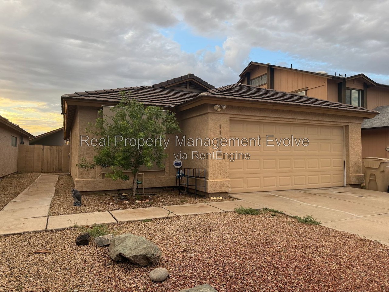 11238 N 81st Ave - Photo 3 of 25