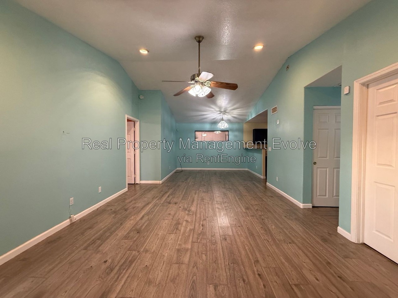 11238 N 81st Ave - Photo 4 of 25