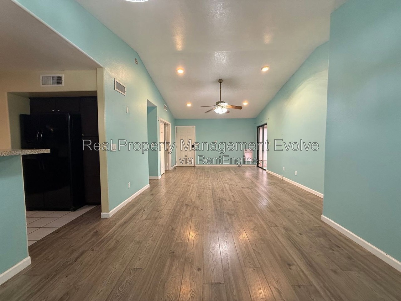 11238 N 81st Ave - Photo 5 of 25