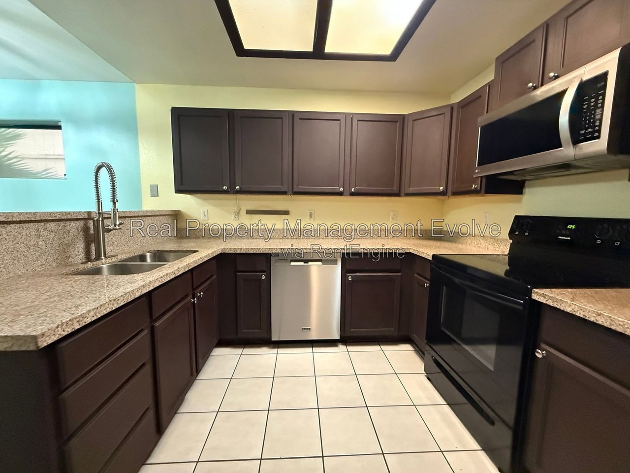 11238 N 81st Ave - Photo 7 of 25