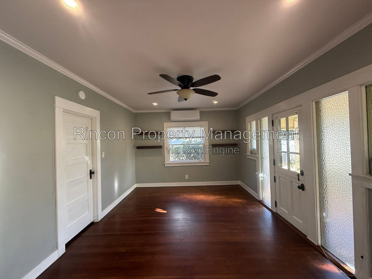389 Hurst Ave - Photo 3 of 17