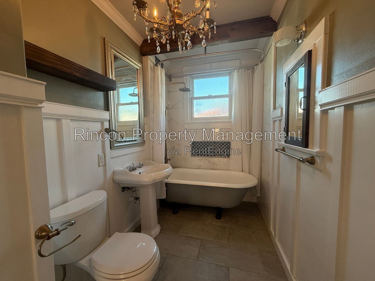 389 Hurst Ave - Photo 4 of 17