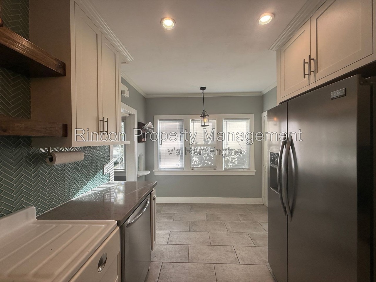 389 Hurst Ave - Photo 7 of 17