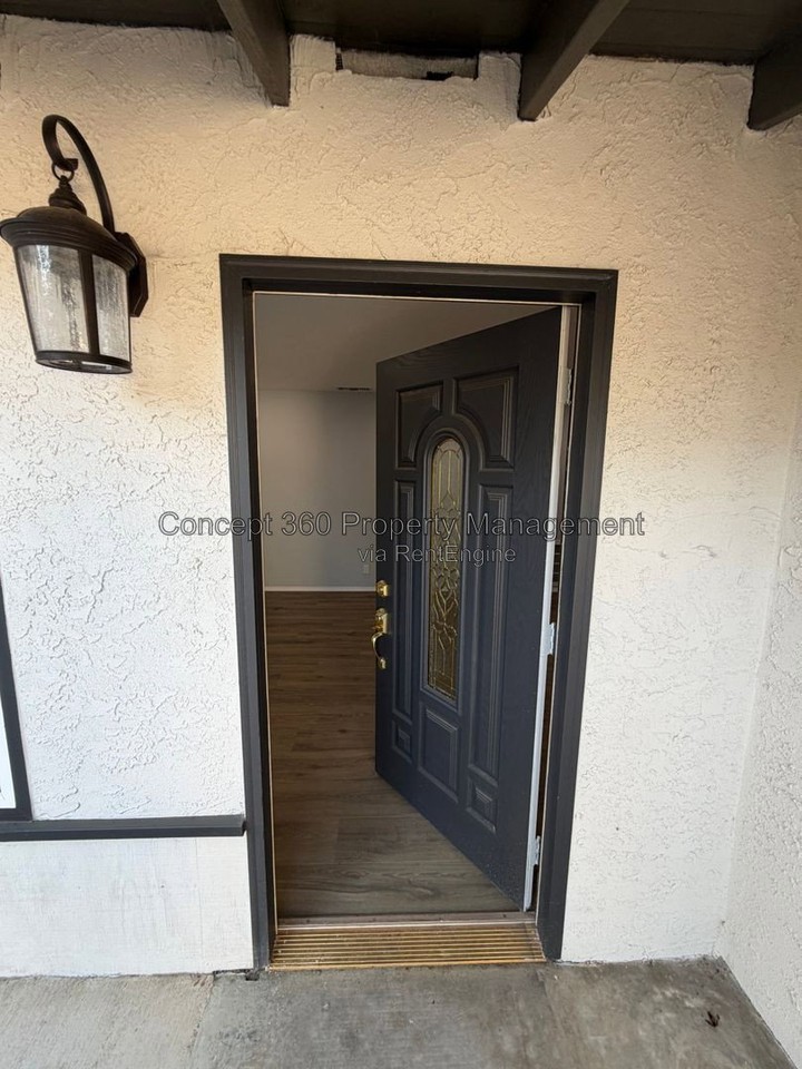 4081 Farquhar Ave - Photo 4 of 50