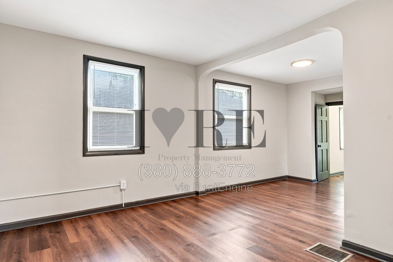 249 S Central Ave - Photo 4 of 43