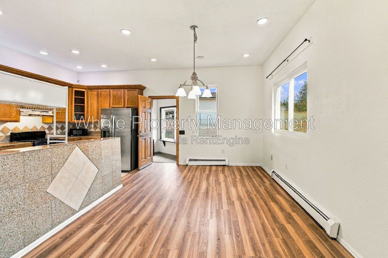 8149 Hooker St - Photo 3 of 31