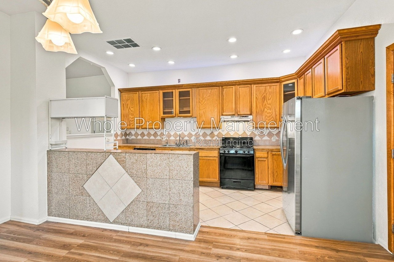 8149 Hooker St - Photo 4 of 31