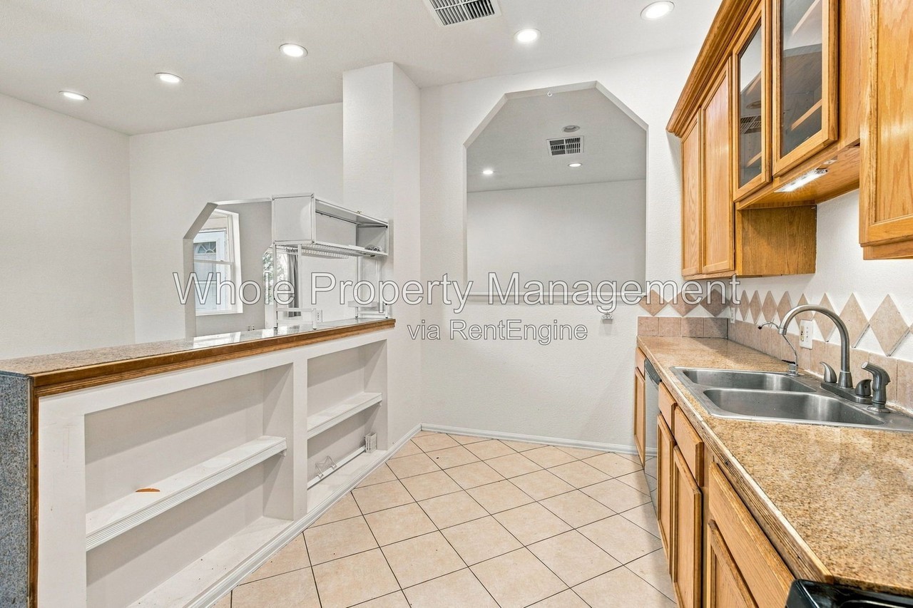 8149 Hooker St - Photo 5 of 31