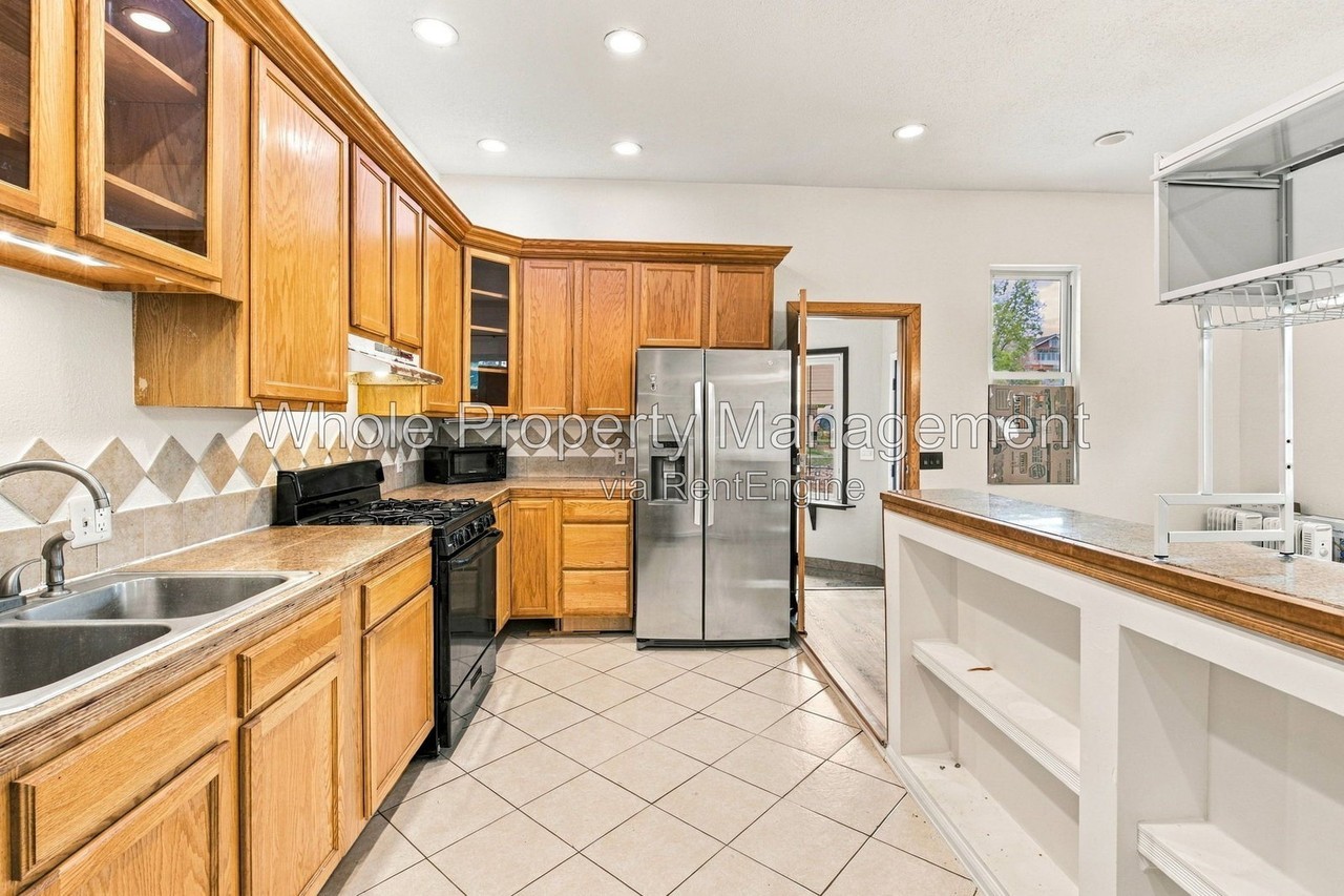 8149 Hooker St - Photo 6 of 31