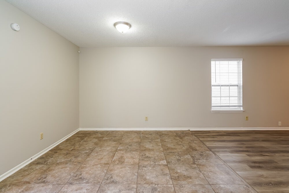 2440 Redland Ln - Photo 6 of 17
