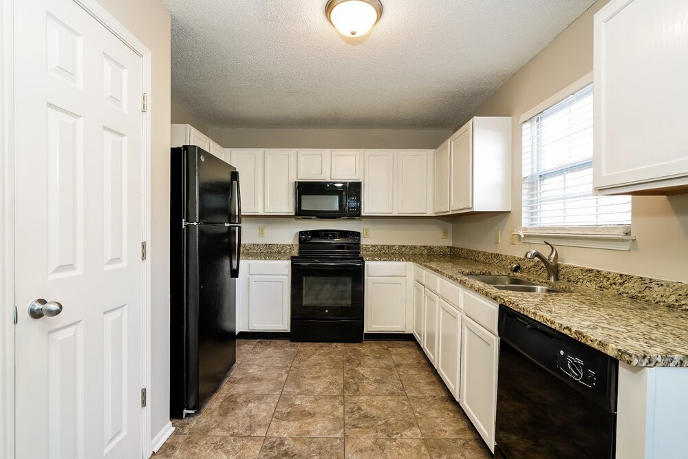2440 Redland Ln - Photo 7 of 17