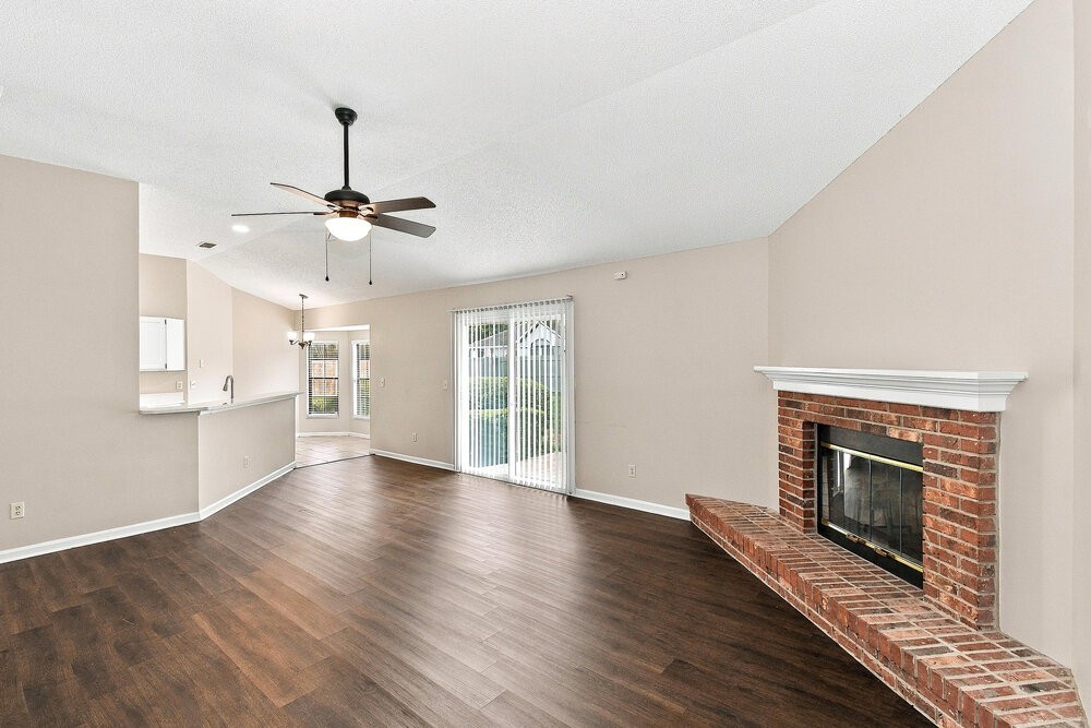 8928 Snow Hill Ln - Photo 3 of 16