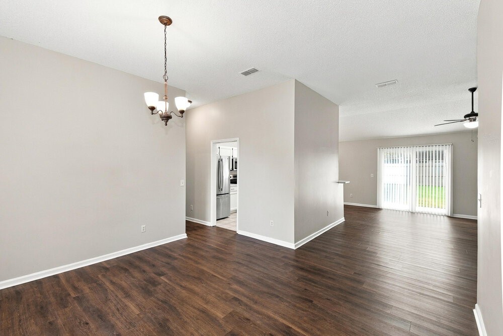 8928 Snow Hill Ln - Photo 5 of 16