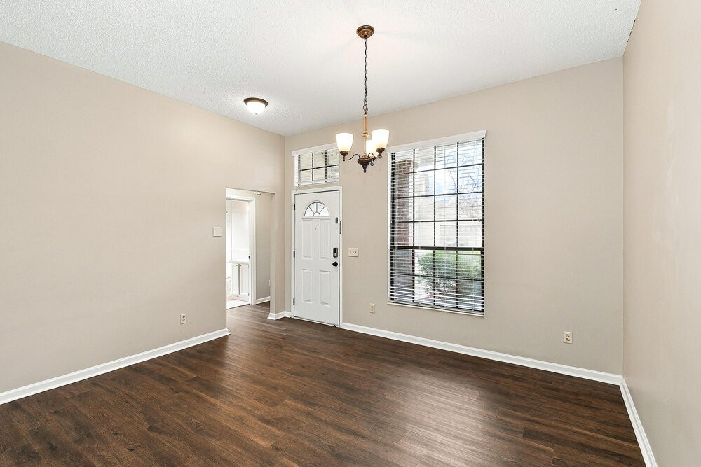 8928 Snow Hill Ln - Photo 6 of 16