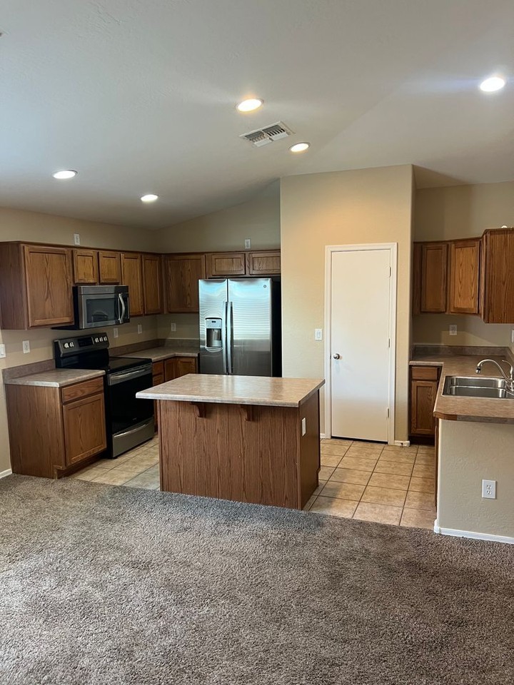 45553 W Sky Ln - Photo 2 of 9