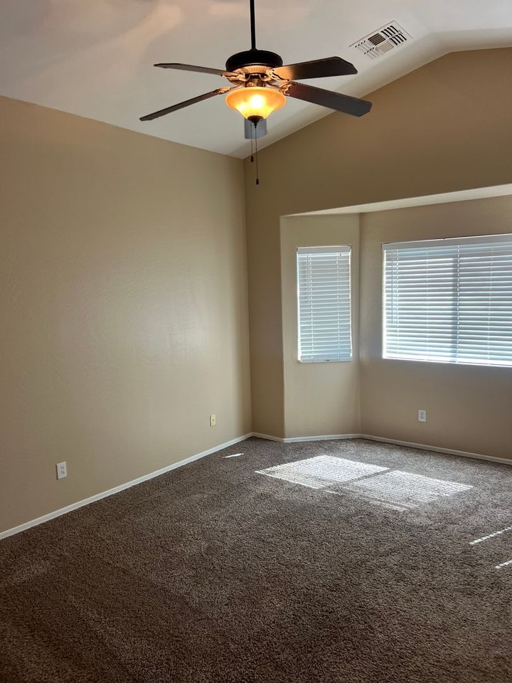 45553 W Sky Ln - Photo 4 of 9