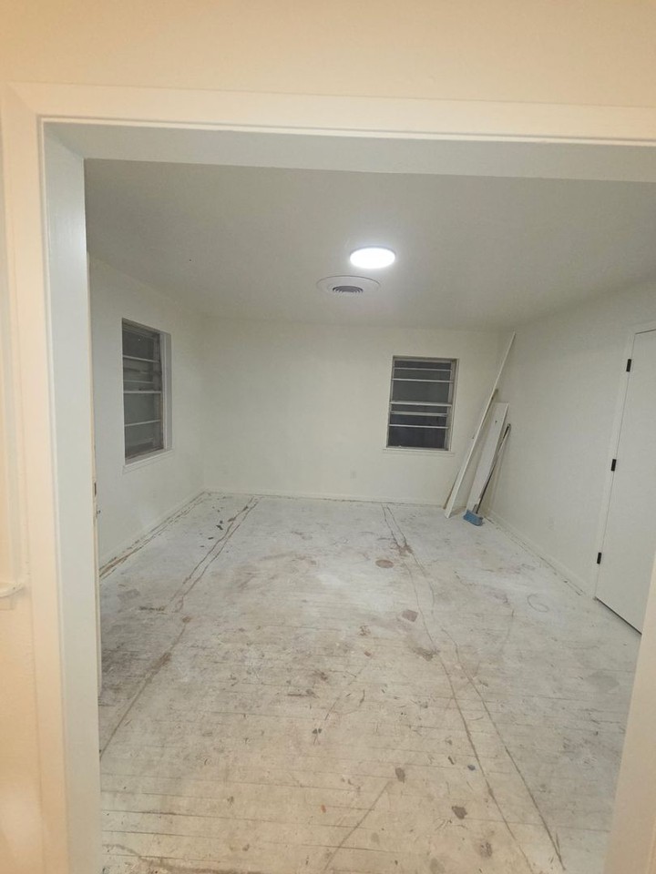 1008 S 27th St - Photo 6 of 7