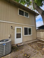 featured image of 849 E 9th St