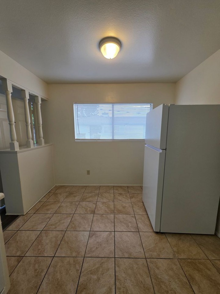 112 Garnsey Ave Apt A - Photo 3 of 15