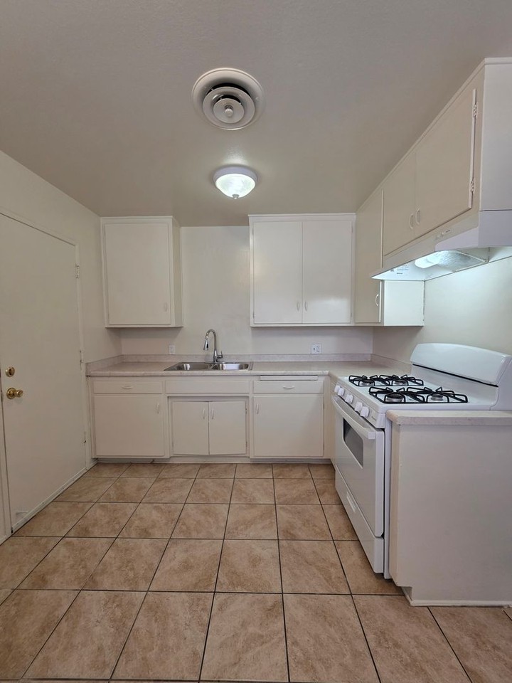 112 Garnsey Ave Apt A - Photo 5 of 15