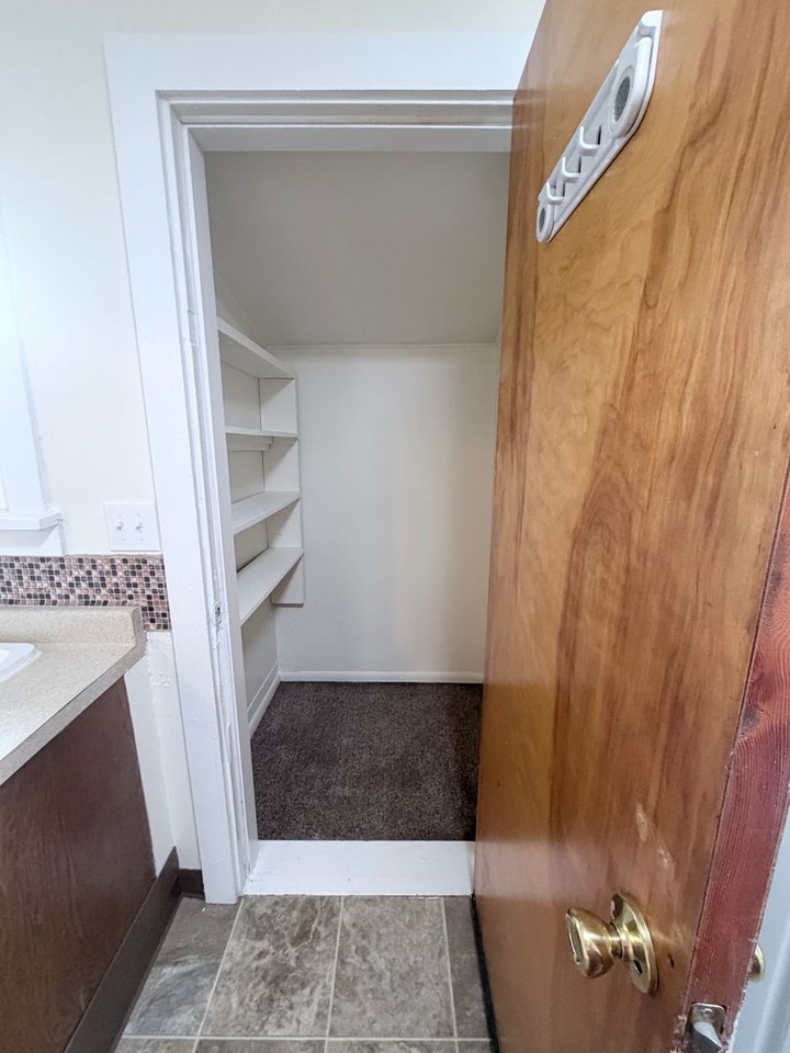 2385 Cherry Ave Ne - Photo 5 of 10