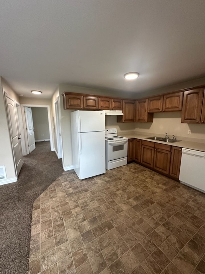Opal Court 225 - Photo 2 of 7