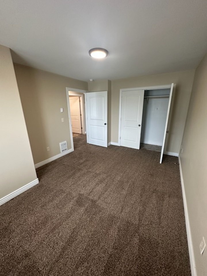 Opal Court 225 - Photo 4 of 7