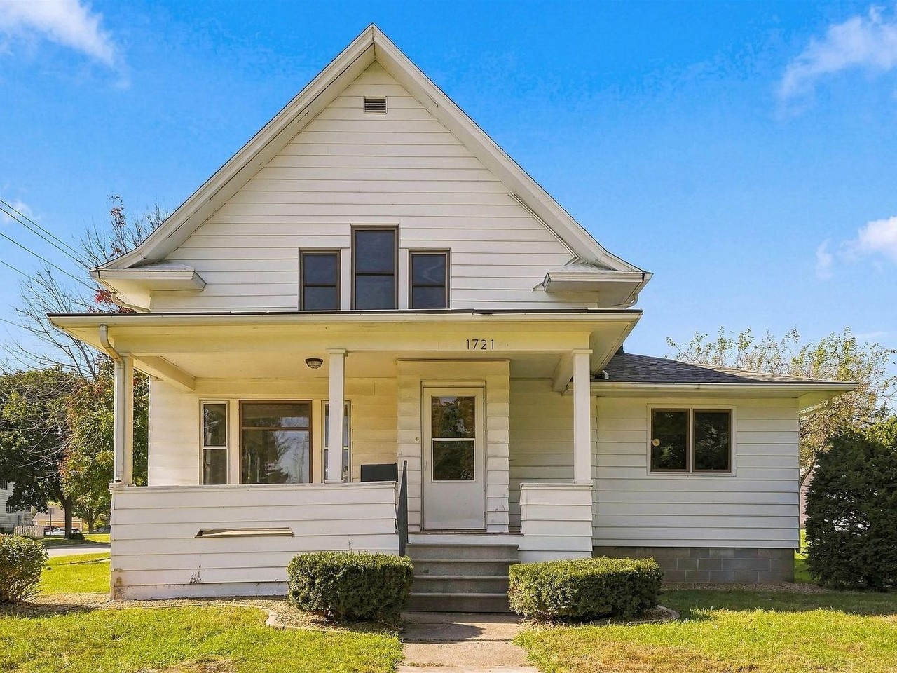 1721 Clay St - Photo 2 of 23