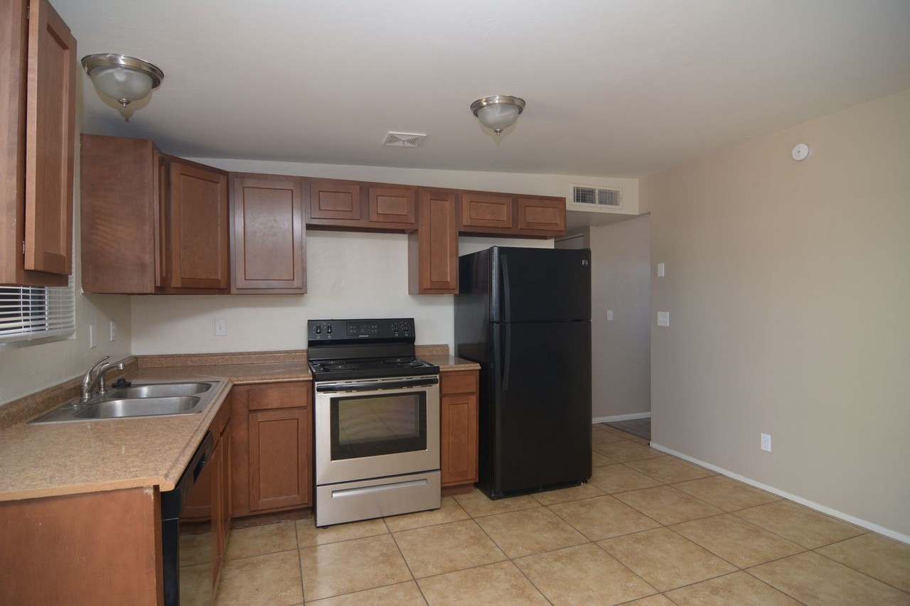 4139 S Queen Palm Dr - Photo 5 of 11