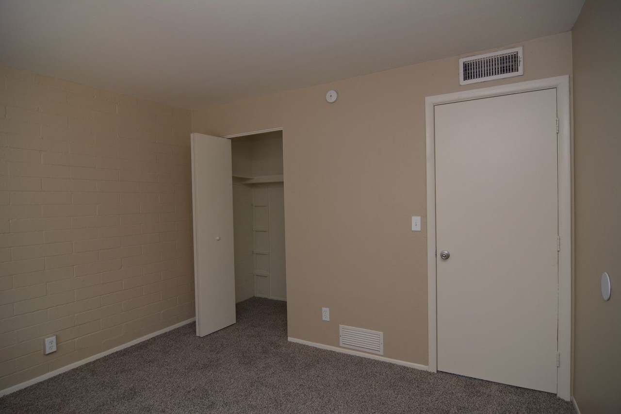 4139 S Queen Palm Dr - Photo 7 of 11