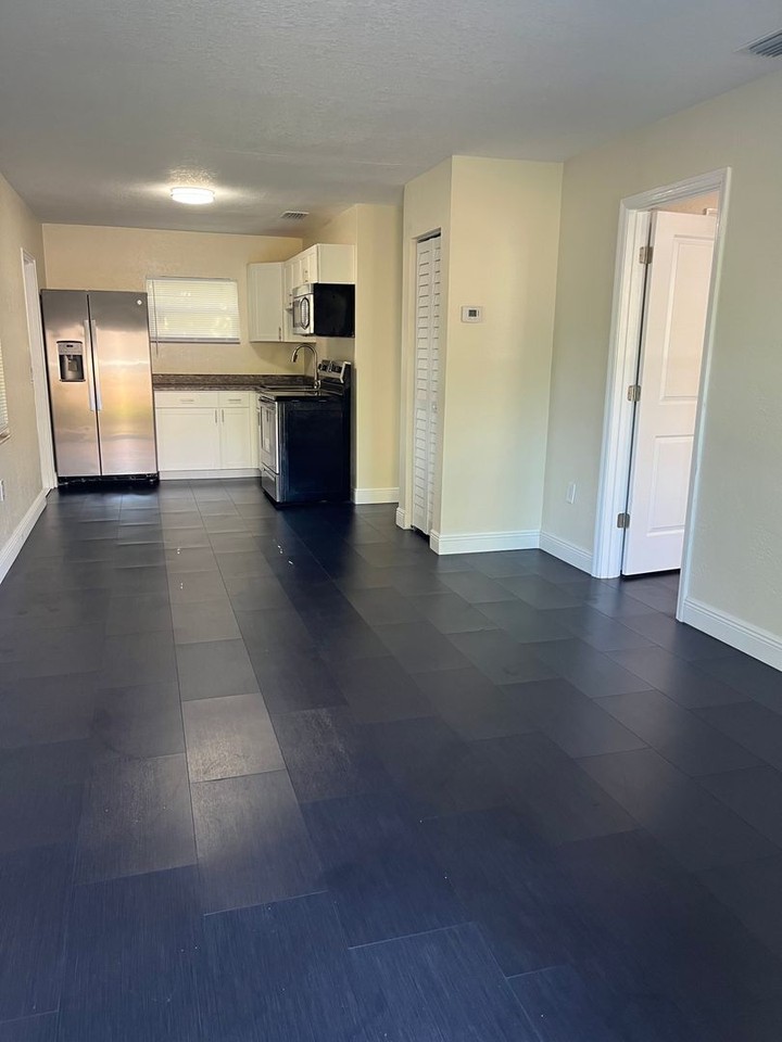 567 Park Ave - Photo 2 of 9