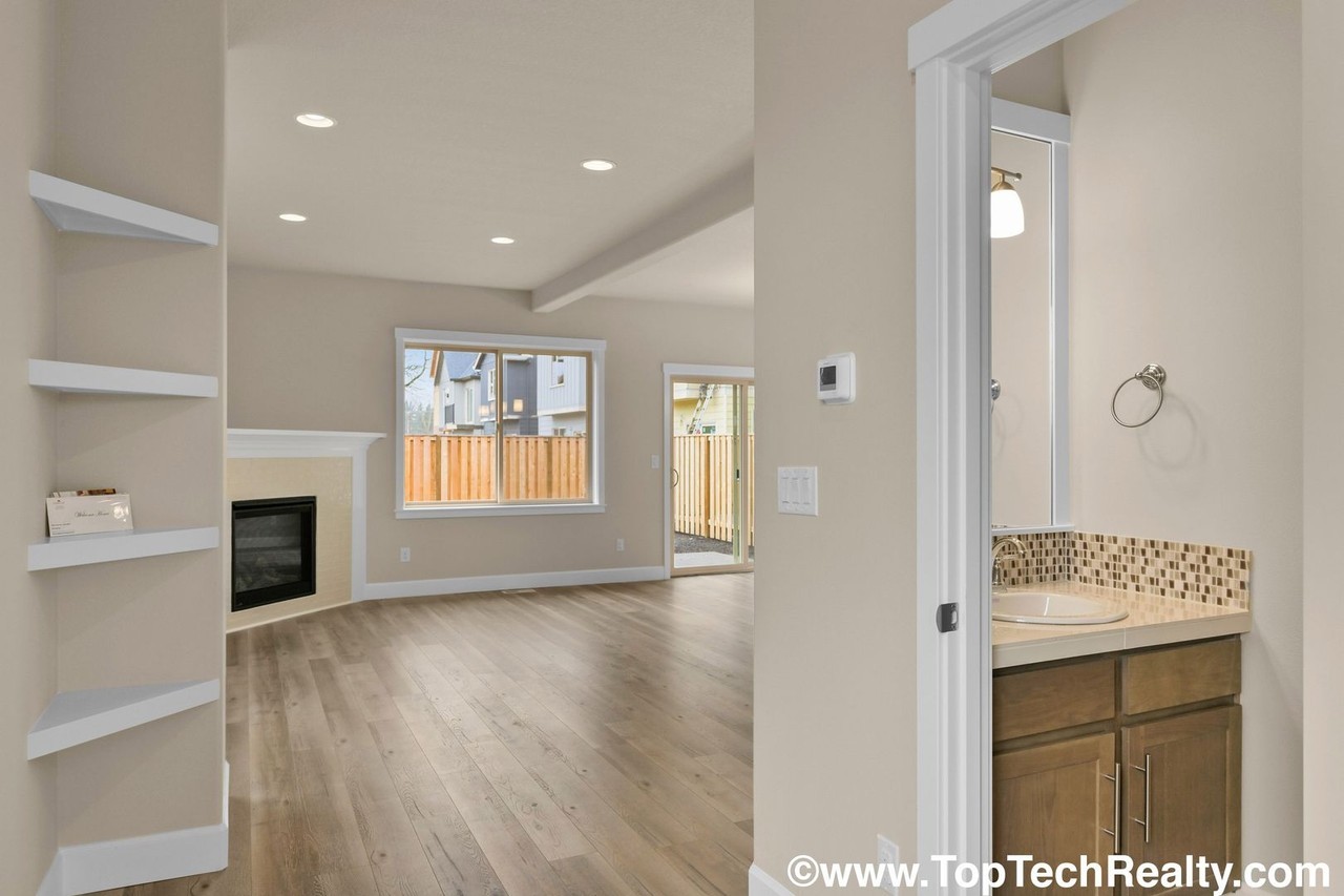 8036 Ne Sabo St - Photo 4 of 22