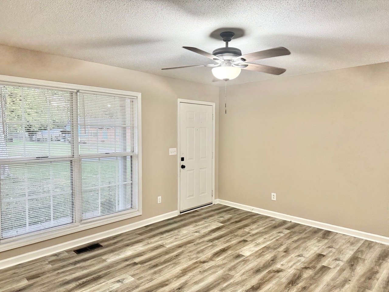 214 Golden Pond Ave - Photo 2 of 34