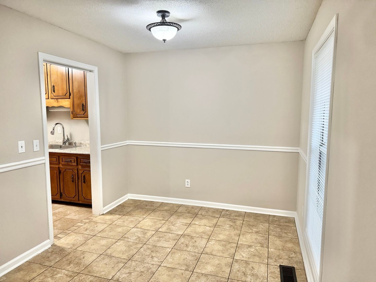 214 Golden Pond Ave - Photo 5 of 34