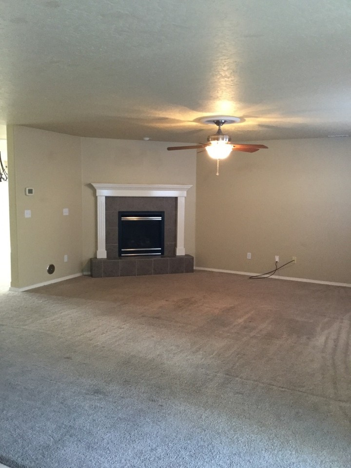9136 W Rustica Dr - Photo 3 of 7
