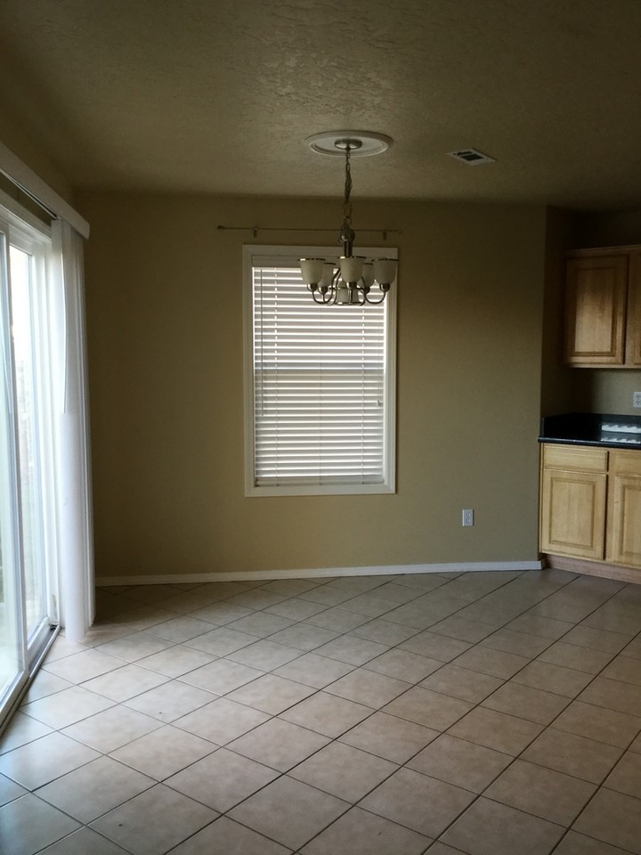 9136 W Rustica Dr - Photo 4 of 7