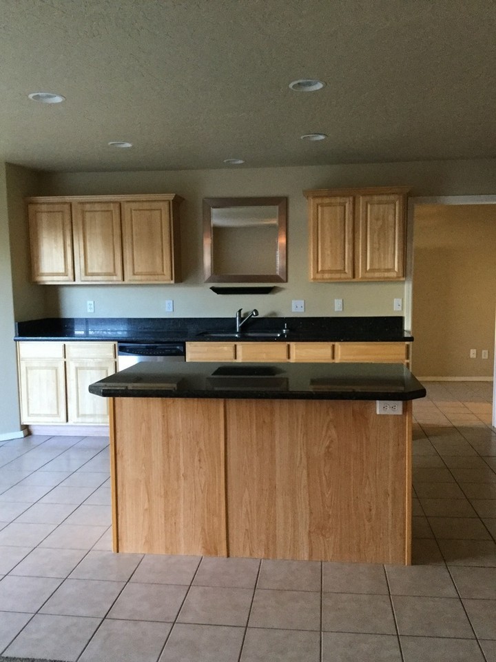 9136 W Rustica Dr - Photo 5 of 7