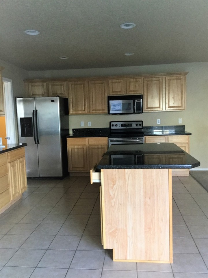 9136 W Rustica Dr - Photo 6 of 7
