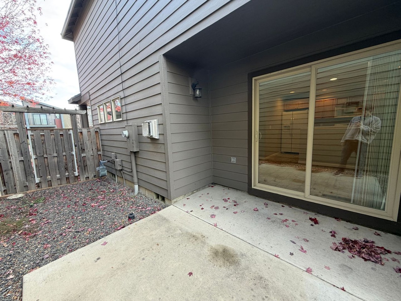 437 Nw 27th St - Photo 4 of 18