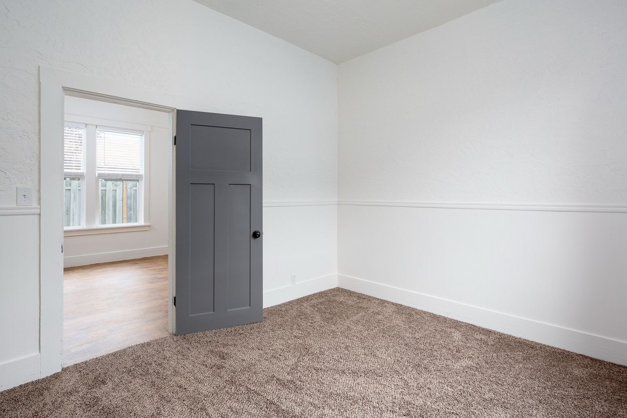 301 Shadow Dr - Photo 6 of 17