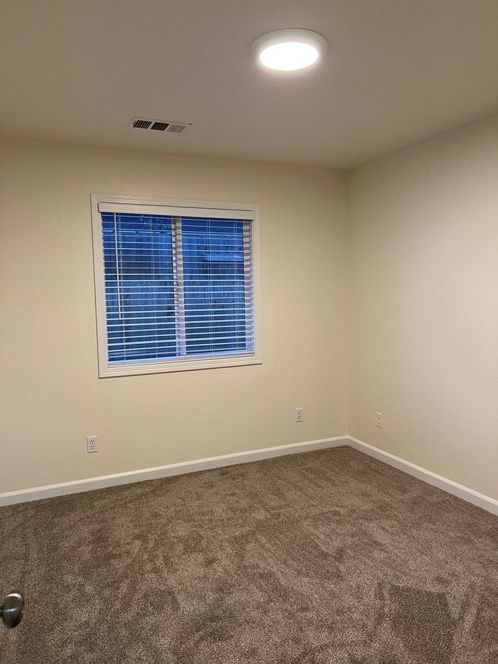 1221 Mccullens Ave - Photo 3 of 9