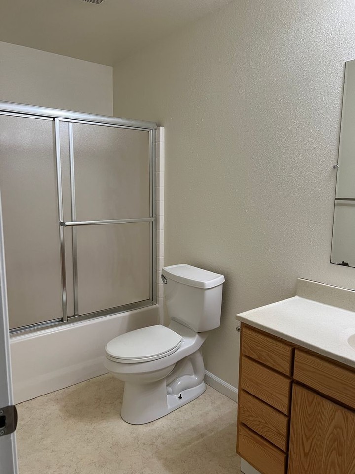 1221 Mccullens Ave - Photo 4 of 9