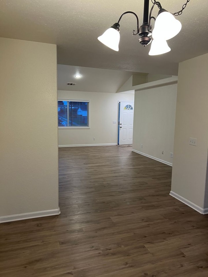 1221 Mccullens Ave - Photo 5 of 9