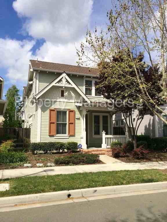 1093 Baywood Ln - Photo 2 of 21