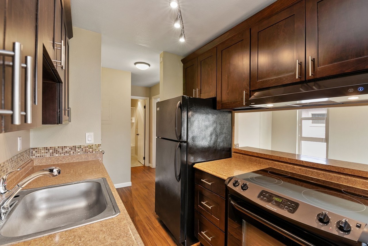 2720 14th Ave S #3 - Photo 4 of 50