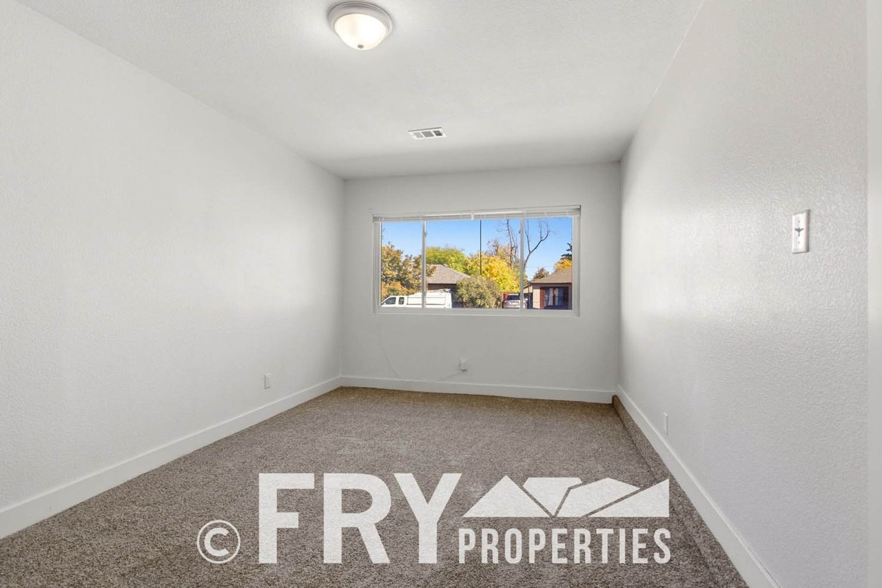 961 Tucson St - Photo 4 of 26